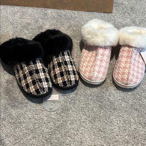 LC Lauren Conrad Black and Pink Women's Slippers 9/10